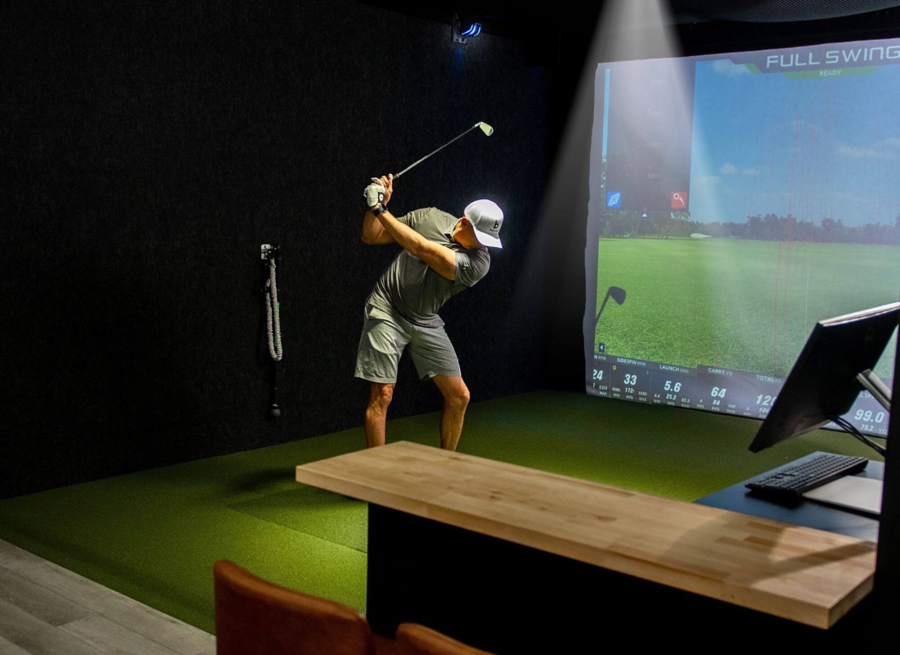 Back Nine Golf indoor simulator bay